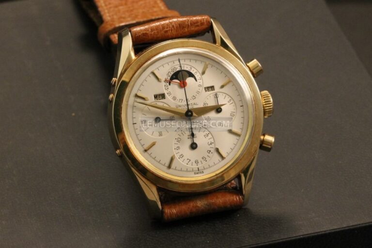 Universal Geneve Tri-Compax