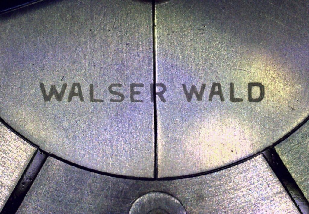 Dettagli scritta Walser Wald