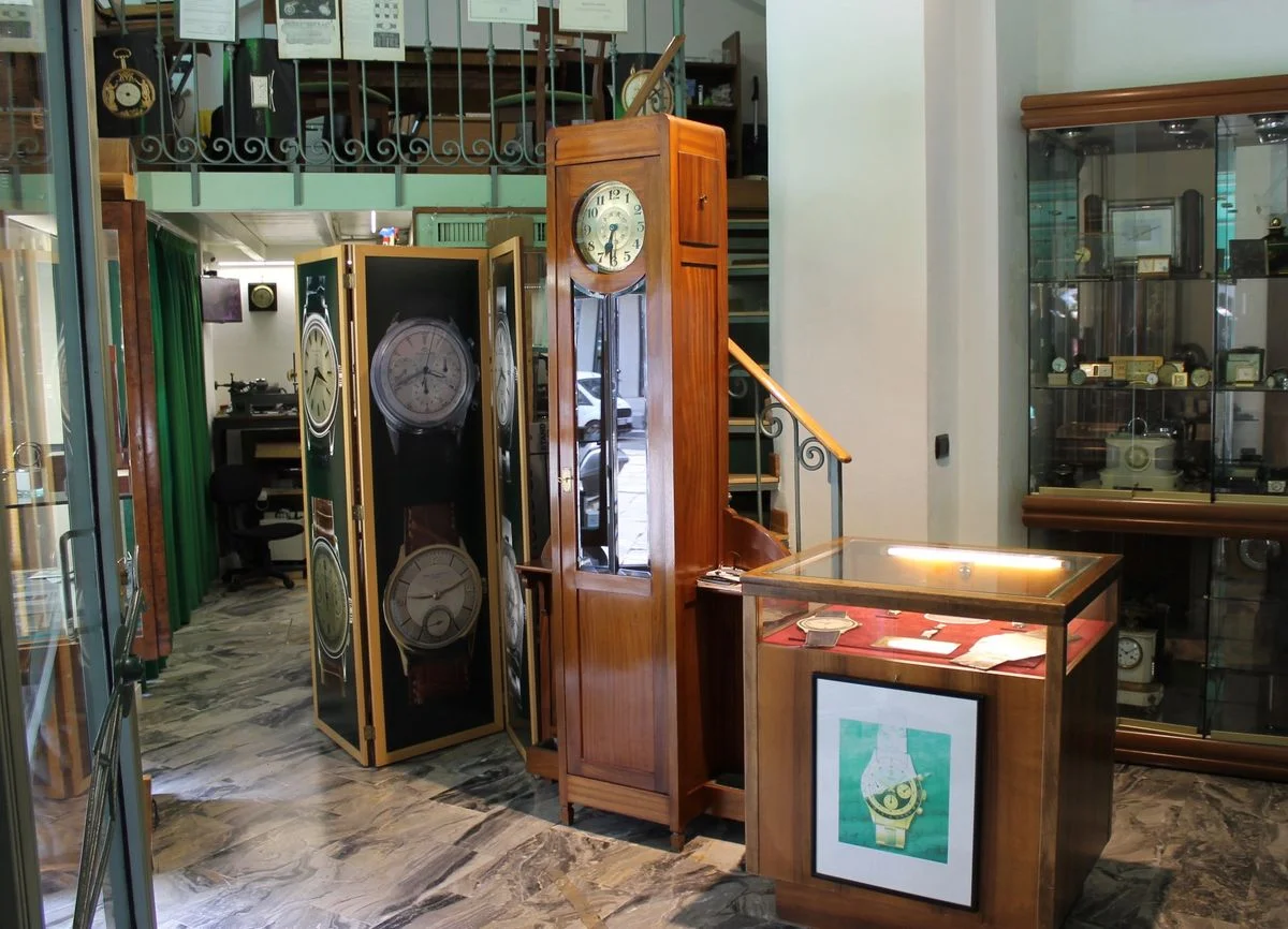 interno-negozio-orologi-vintage-milano